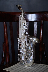 A silver saxophone on an old chair 