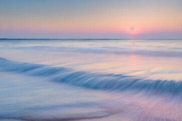夜明けの海の風景