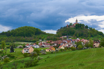 	
Blick zur Leuchtenburg und den Ort Seitenroda in Th&uuml;ringen	
