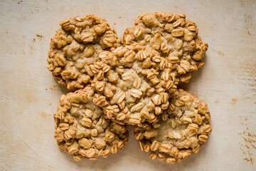 Obraz premium cooked sweet oatmeal cookies isolated on a light wooden background