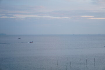 Naklejka premium Morning Serenade of the Waves