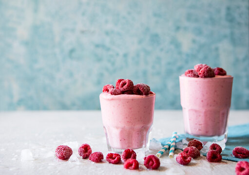 Frozen raspberry smoothie drink