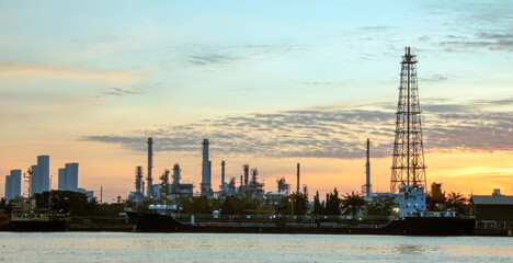 Obraz premium Oil and Gas Industrial zone,The equipment of oil refining,Close-up of industrial pipelines of an oil-refinery plant,Detail of oil pipeline with valves in large oil refinery.