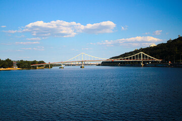 Obraz premium A vast expanse of water complemented by a bridge in Kyiv