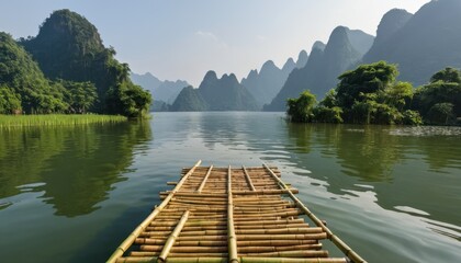 Obraz premium viewpoint, bamboo raft in the middle of the lake with beautiful view