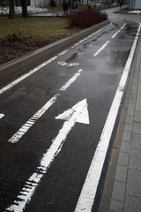 Cycling path with arrows