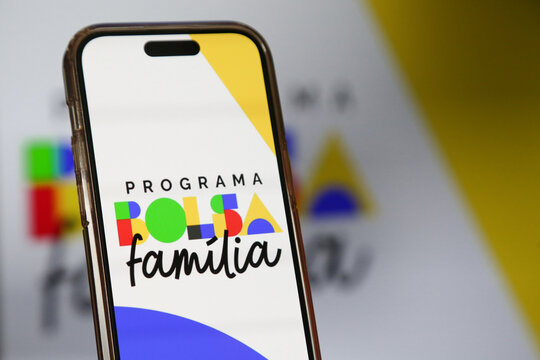 A nova vers&atilde;o do aplicativo Bolsa Fam&iacute;lia j&aacute; est&aacute; dispon&iacute;vel para download com fundo vibrante e colorido.