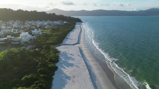 Areia Branca Mar Azul Praia Jurer&ecirc; Internacional Florian&oacute;polis Santa Catarina Brasil Luxo Casas Modernas Natureza P&ocirc;r Sol Resorts Vegeta&ccedil;&atilde;o Tropical Sol Marinas Eleg&acirc;ncia Beach Tennis Turismo Esporte