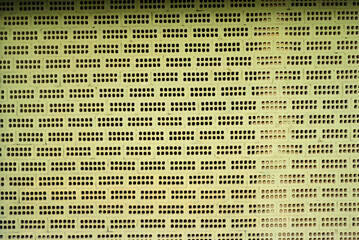 Pared de ladrillos pintada de verde feo