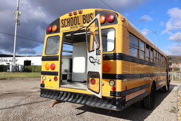 BUS JAUNE AMERICAIN