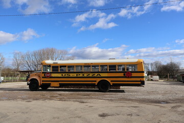 BUS JAUNE AMERICAIN