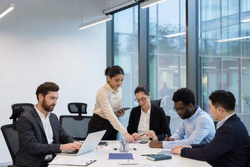 Woman reports at a meeting with colleagues and partners, business partners conference, employee report on the effectiveness of the company's investment activities,