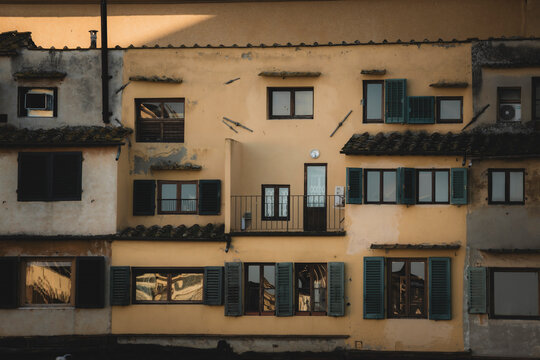View of historic Ponte Vecchio with charming architecture and rustic facades, Tuscany, Italy.