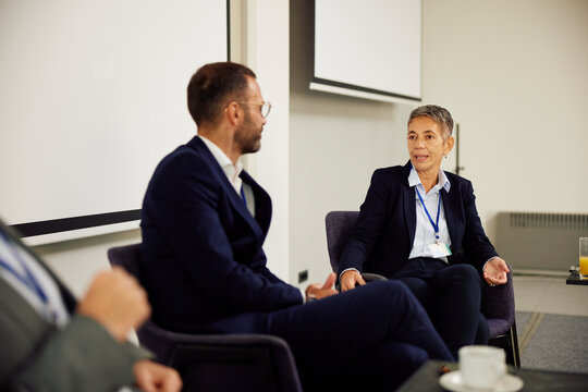 Managers are discussing at a symposium