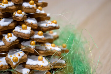 Decorative gingerbread cookies arranged in a festive Christmas tree shape. Ideal for holiday celebrations and seasonal events.