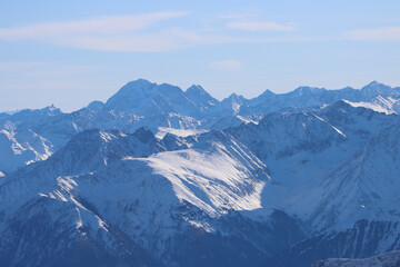 Obraz premium View of alps peaks from Zugspitze