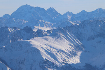 Obraz premium Idyllic view of snow covered mountains in winter