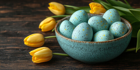 Naklejka premium Jajka w porcelanowej misce i tulipany - Kartka na Wielkanoc