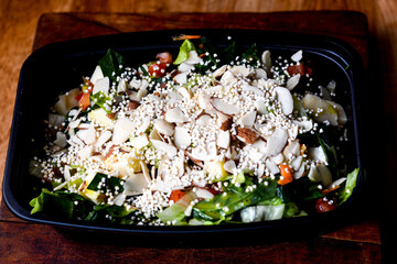 Ensalada de espinaca con almendras y amaranto