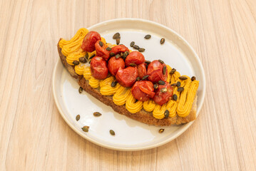 Toasts are slices of bread, usually toasted until crispy, that can be topped with a variety of ingredients.