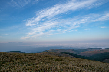 雲海に包また霧ヶ峰高原