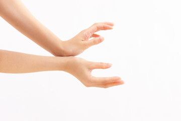 若い日本人女性の手