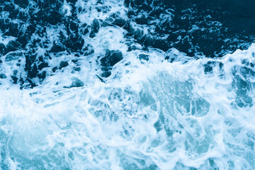 Obraz premium Olas del mar, agua revoloteado, mar azul 