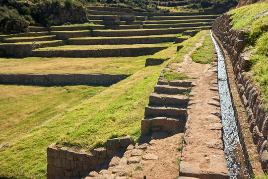 Tip&oacute;n showcases the brilliance of Incan hydraulic engineering. This archaeological site features intricately carved terraces and aqueducts that channel crystal-clear water 
