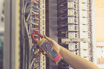 Electrical engineering uses a multimeter to measure the electrical current of wires.