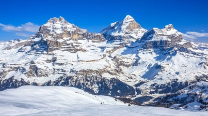 Obraz premium Majestic Winter Mountain Range Snow Covered Peaks Alpine Scenery Ski Resort Panorama
