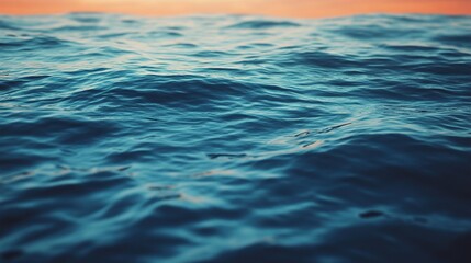 Naklejka premium Ocean Waves: Serene Seascape at Sunset