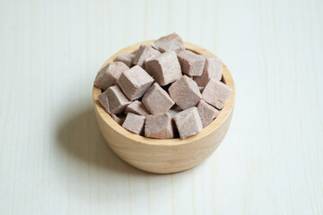 Small diced pieces of freeze-dried duck breast, preserved for use as pet snacks.