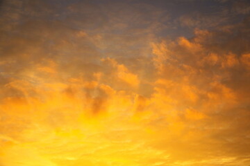 燃えるような夕焼け雲