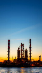 Obraz premium Oil and gas refinery plant or petrochemical industry on sky sunset background, Factory with evening, Manufacturing of petrochemical industrial, Side lit, with white tones
