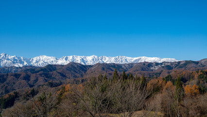 晴天の空と雪の北アルプス　長野県白馬村