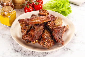 Roasted duck wings with sauce