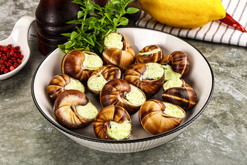 Fresnch escargort with basil butter