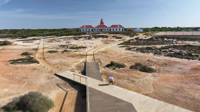 Faro de Cabo Sard&atilde;o en Ponta do Cavaleiro, Odemira,  parroquia  S&atilde;o Teot&oacute;nio, Alentejo de Portugal