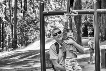 Obraz premium A happy family in Mount Tabor Park - Oregon, USA. Father and daughter