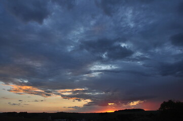 pôr do sol ao escurecer 