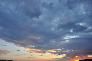 pôr do sol ao escurecer 