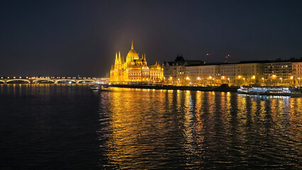 Naklejka premium panoramic view of Budapest by the Danube river