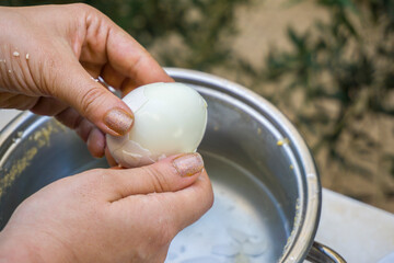 Peeling a Boiled Egg