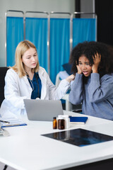 Fototapeta premium Doctor and an patient are talking and consulting at the table in the clinic.