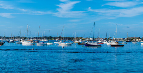 Obraz premium A view from the harbor across Narragansett bay at Newport, USA in the fall
