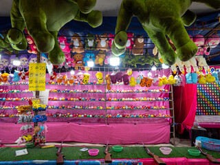 Air Gun Shooting Game to get Dolls Hanging