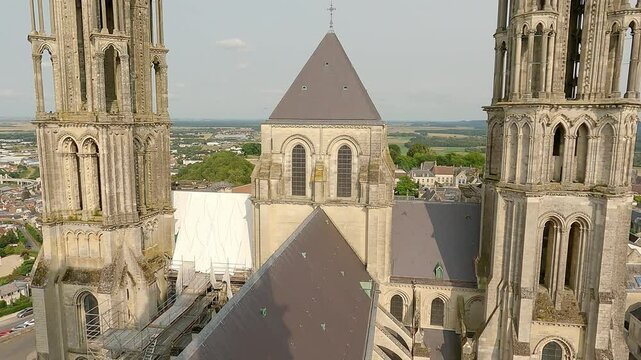 vue de la tour de la cath&eacute;drale de laon