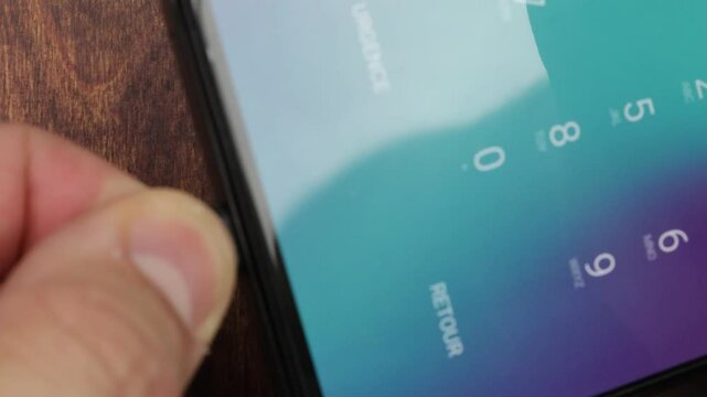 branchement d'un t&eacute;l&eacute;phone android &agrave; une prise de recharge type USB-C