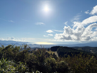 山と街と水平線