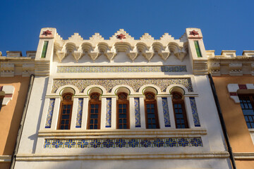 Arcos en fachada de estilo andalusí de Cuartel de Artillería de Murcia